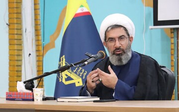 یکی از مأموریت‌ های نیروهای انقلابی مقابله با جنگ شناختی دشمن است