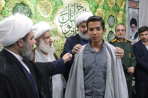 تصاویر/ آیین عباگذاری و تجلیل از طلاب و اساتید موفق مدرسه علمیه خورموج