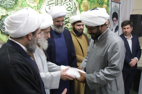تصاویر/ آیین عباگذاری و تجلیل از طلاب و اساتید موفق مدرسه علمیه خورموج