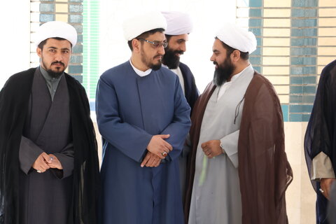 عطرافشانی مزار شهید گمنام حوزه علمیه بیرجند به مناسبت گرامیداشت هفته دفاع مقدس