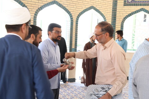 عطرافشانی مزار شهید گمنام حوزه علمیه بیرجند به مناسبت گرامیداشت هفته دفاع مقدس