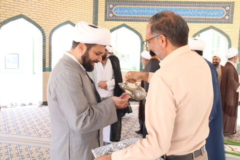 عطرافشانی مزار شهید گمنام حوزه علمیه بیرجند به مناسبت گرامیداشت هفته دفاع مقدس