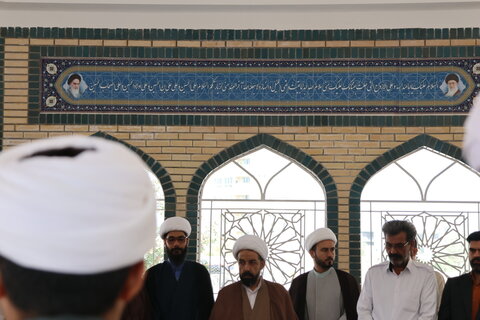 عطرافشانی مزار شهید گمنام حوزه علمیه بیرجند به مناسبت گرامیداشت هفته دفاع مقدس