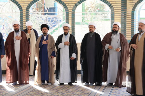 عطرافشانی مزار شهید گمنام حوزه علمیه بیرجند به مناسبت گرامیداشت هفته دفاع مقدس