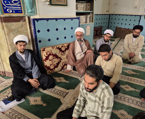 تصاویر/  درس اخلاق مدرسه آیت‌الله مدنی کاشانی(ره)