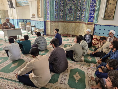 تصاویر/  درس اخلاق مدرسه آیت‌الله مدنی کاشانی(ره)