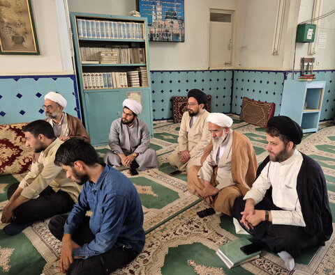 تصاویر/  درس اخلاق مدرسه آیت‌الله مدنی کاشانی(ره)