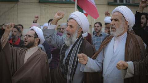 تصاویر/ تجمع طلاب، روحانیون و مردم غیرتمند همدان در حمایت از مواضع و روشنگرانه امام خامنه ای