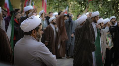 تصاویر/ تجمع طلاب، روحانیون و مردم غیرتمند همدان در حمایت از مواضع و روشنگرانه امام خامنه ای