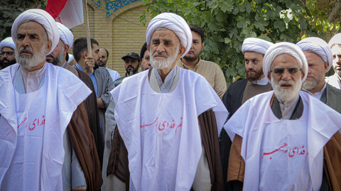 تصاویر/ تجمع طلاب، روحانیون و مردم غیرتمند همدان در حمایت از مواضع و روشنگرانه امام خامنه ای