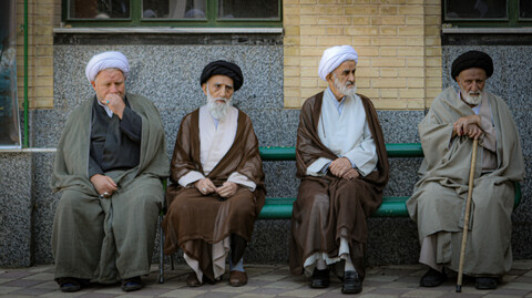 تصاویر/ تجمع طلاب، روحانیون و مردم غیرتمند همدان در حمایت از مواضع و روشنگرانه امام خامنه ای