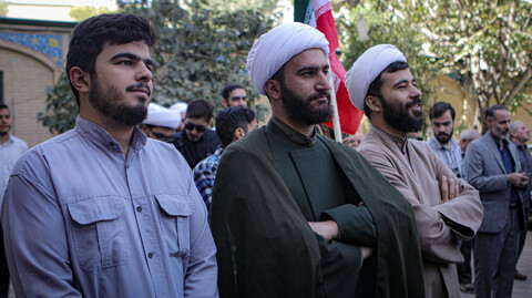 تصاویر/ تجمع طلاب، روحانیون و مردم غیرتمند همدان در حمایت از مواضع و روشنگرانه امام خامنه ای