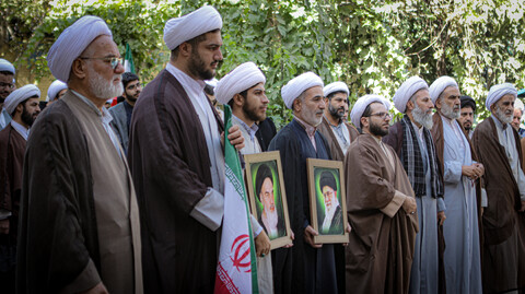 تصاویر/ تجمع طلاب، روحانیون و مردم غیرتمند همدان در حمایت از مواضع و روشنگرانه امام خامنه ای