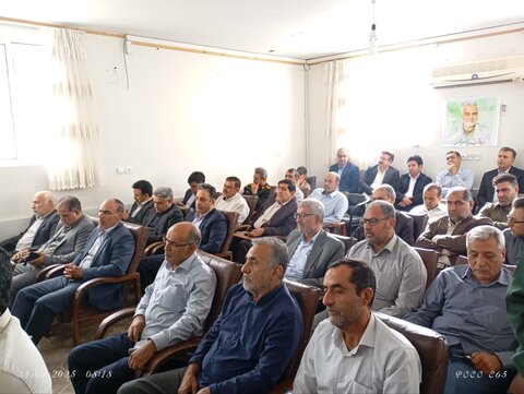 تصاویر دیدار فرماندهان دفاع مقدس و مسئولان کوهدشت با امام جمعه شهرستان