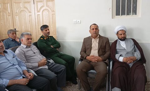 تصاویر دیدار فرماندهان دفاع مقدس و مسئولان کوهدشت با امام جمعه شهرستان