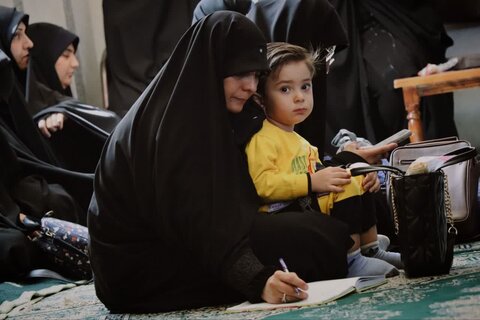 تصاویر/ مراسم گرامیداشت هفته دفاع مقدس در مدرسه علمیه تخصصی فاطمیه کرمان