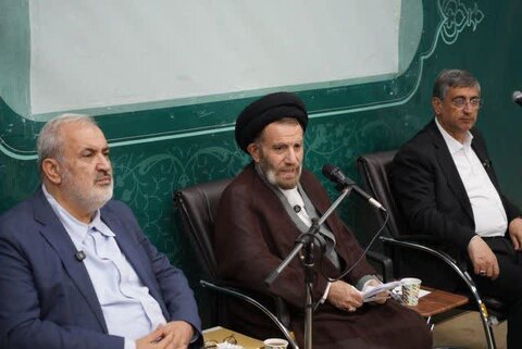 تصاویر دیدار وزیر نیرو با نماینده ولی فقیه در لرستان