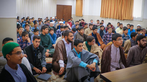 تصاویر/ نشست توجیهی مدیر مدینة‌العلم کاظمیه با طلاب مدرسه