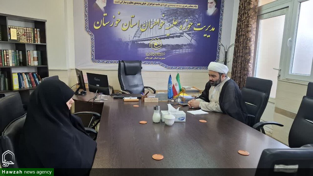 نشست کادر مدرسه علمیه خواهران آبادان با مدیر حوزه‌ علمیه خواهران خوزستان