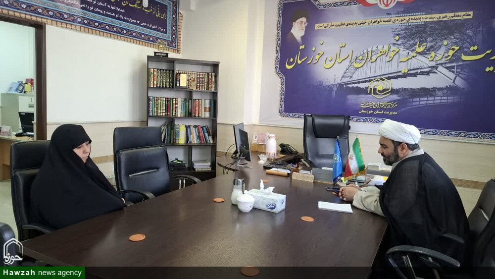 نشست مشورتی کادر مدرسه علمیه خواهران آبادان با مدیر حوزه‌ علمیه خواهران خوزستان
