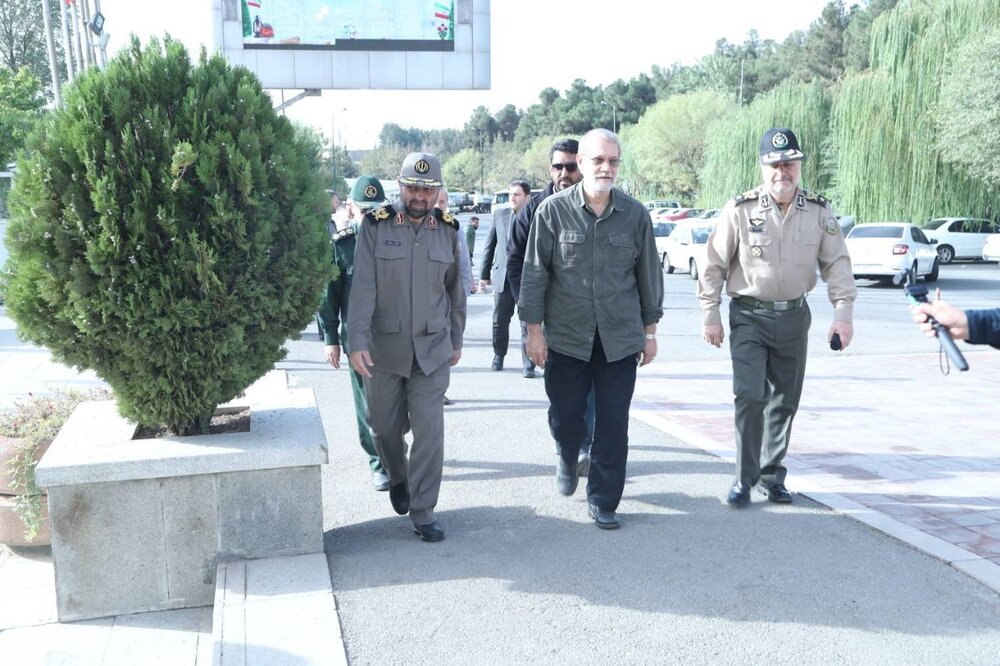 بازدید لاریجانی از موزه ملی انقلاب اسلامی و دفاع مقدس+ تصاویر