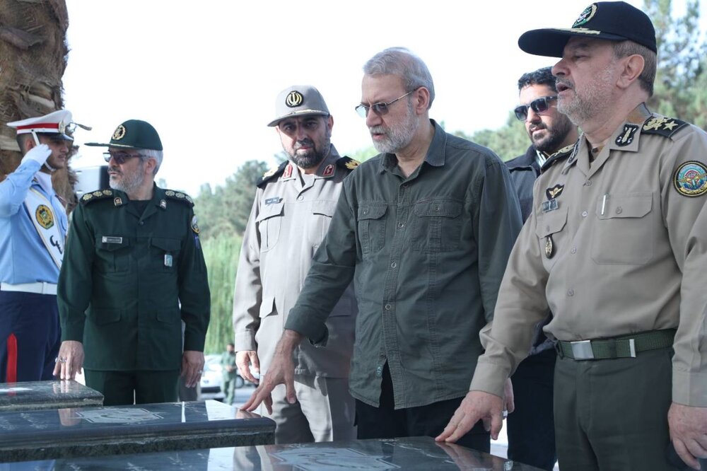 بازدید لاریجانی از موزه ملی انقلاب اسلامی و دفاع مقدس+ تصاویر