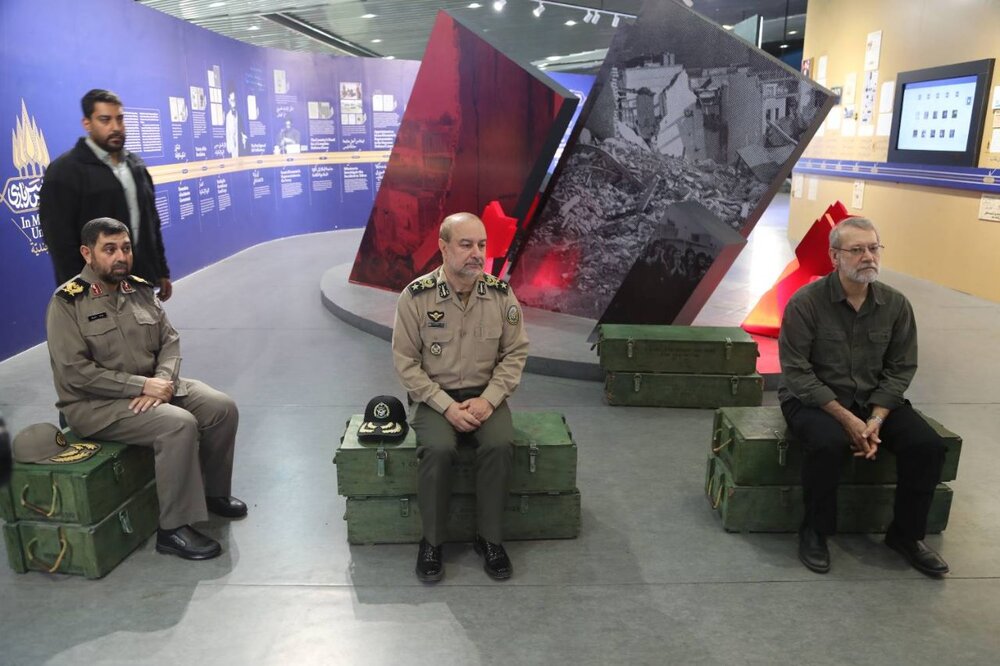 بازدید لاریجانی از موزه ملی انقلاب اسلامی و دفاع مقدس+ تصاویر