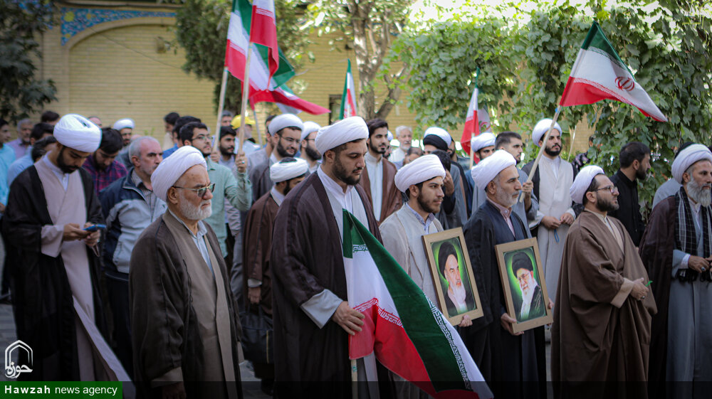 تصاویر/ تجمع طلاب، روحانیون و مردم غیرتمند همدان در حمایت از مواضع و روشنگرانه امام خامنه ای