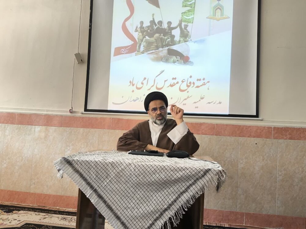 وحدت و مقابله با استکبار، بزرگ‌ترین پیام دفاع مقدس برای امروز است