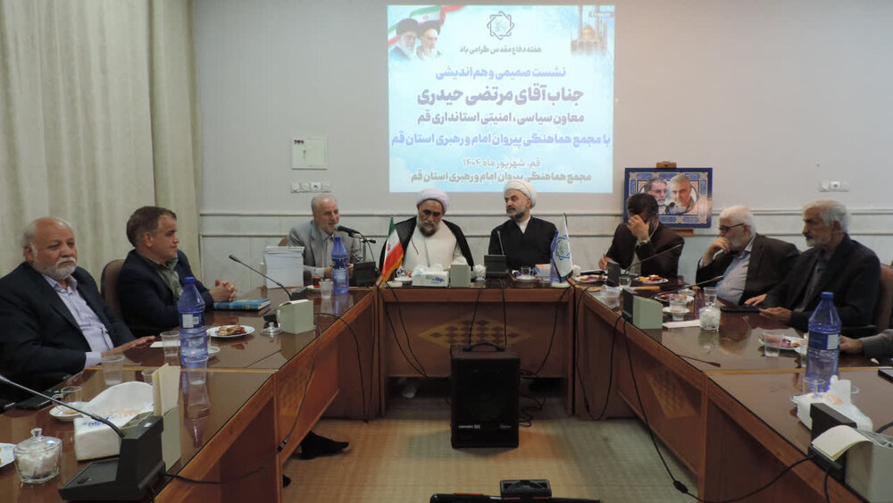 تشکل‌های فکری دولت را در حل مسائل روزمره مردم یاری کنند