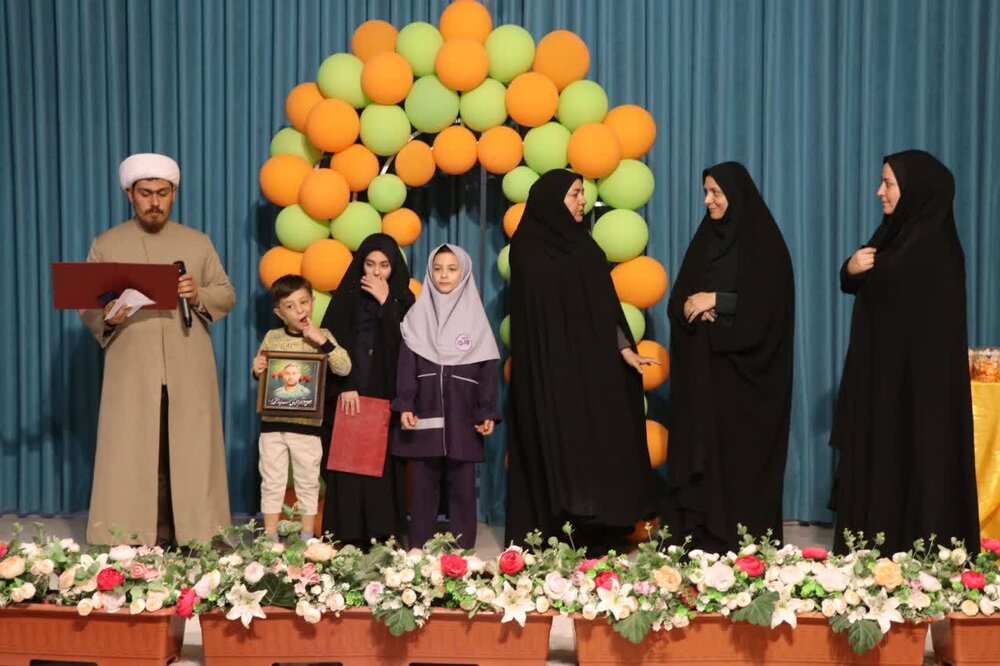 فرزندان شهید حافظ قرآن، بورسیه مدرسه قرآنی نسیم بهشت آران و بیدگل شدند