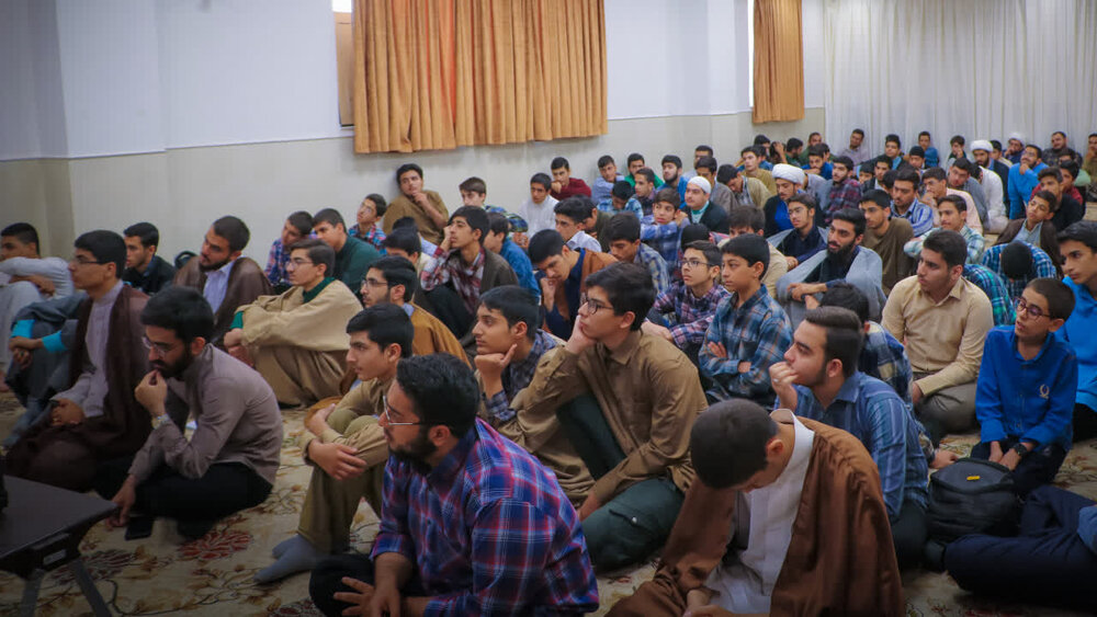 تصاویر/ نشست هماهنگی مدیر مدینة‌العلم کاظمیه با طلاب در روزهای آغازین سال تحصیلی جدید