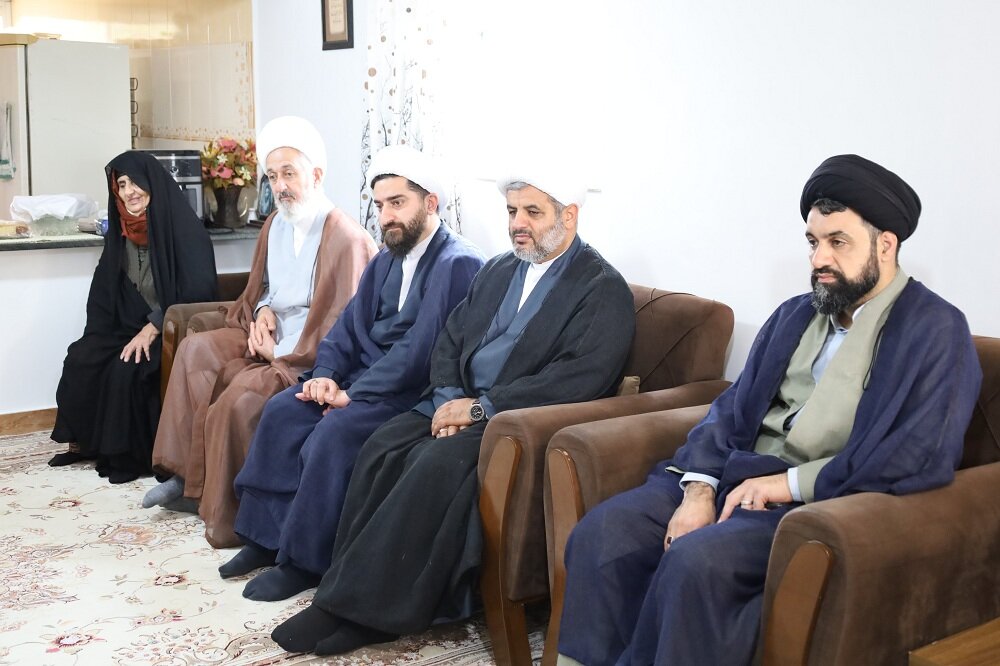 خانواده‌های معظم شهدا، تجلی ایثار، صبر و تعهد ملی هستند