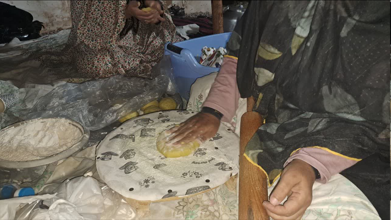 پخت رایگان نان گولاچ به یاد شهدا