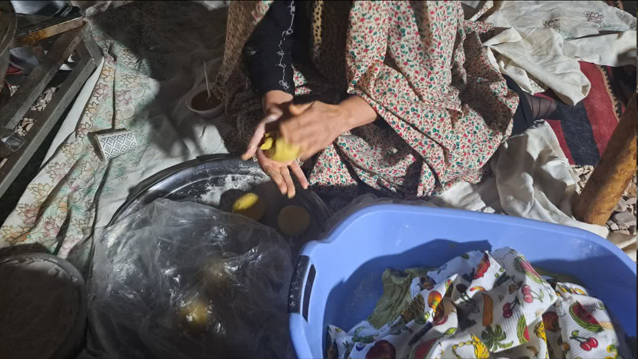 پخت رایگان نان گولاچ به یاد شهدا