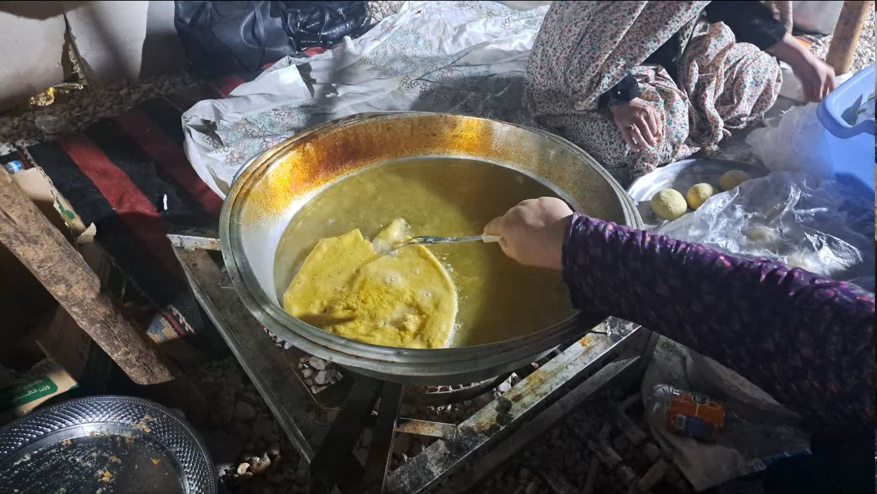 پخت رایگان نان گولاچ به یاد شهدا