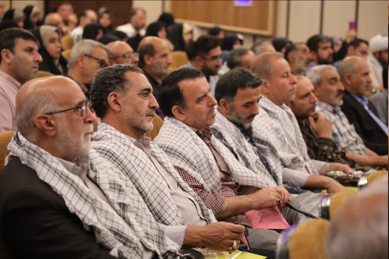 آیین رونمایی از کتاب «روز تشییع» برگزار شد