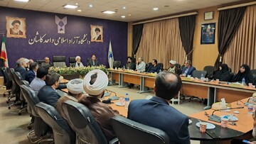 دشمن به دنبال ریشه کن کردن نقش خانواده در تربیت نسل جوان است