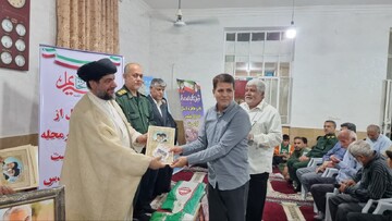 تصاویر/ آیین تجلیل از خانواده‌های ایثارگر در گناوه