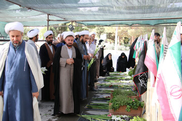 قبور شهدا اصفهانی با حضور نهادهای حوزوی استان غبارروبی شد