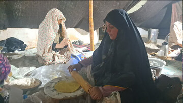 پخت رایگان نان گولاچ به یاد شهدا