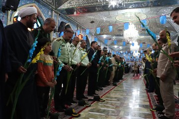 تصاویر/ برگزاری مراسم «میهمانی لاله‌ها» در گلزار شهدای سمنان همزمان با هفته دفاع مقدس