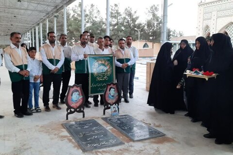 تصاویر/محفل عاشورایی خادمیاران آران و بیدگلی با شهید قریشی در گلزار شهدای نوش آباد