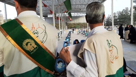 تصاویر/محفل عاشورایی خادمیاران آران و بیدگلی با شهید قریشی در گلزار شهدای نوش آباد