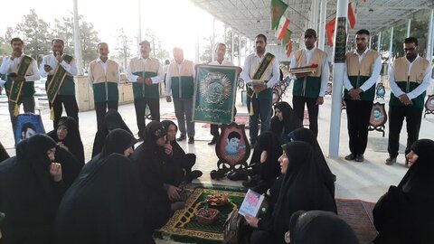 تصاویر/محفل عاشورایی خادمیاران آران و بیدگلی با شهید قریشی در گلزار شهدای نوش آباد