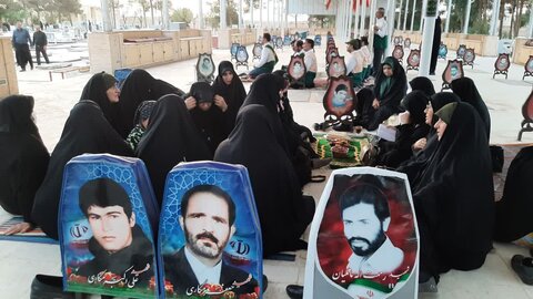 تصاویر/محفل عاشورایی خادمیاران آران و بیدگلی با شهید قریشی در گلزار شهدای نوش آباد