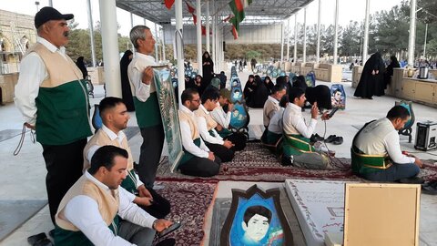 تصاویر/محفل عاشورایی خادمیاران آران و بیدگلی با شهید قریشی در گلزار شهدای نوش آباد