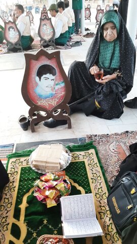 تصاویر/محفل عاشورایی خادمیاران آران و بیدگلی با شهید قریشی در گلزار شهدای نوش آباد