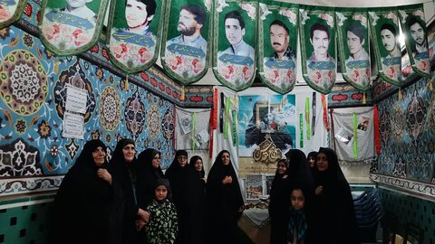 تصاویر/محفل عاشورایی خادمیاران آران و بیدگلی با شهید قریشی در گلزار شهدای نوش آباد