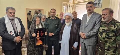 تصاویر / دیدار امام جمعه آبیک با خانواده شهید وبرگزاری مراسم یاد یاران